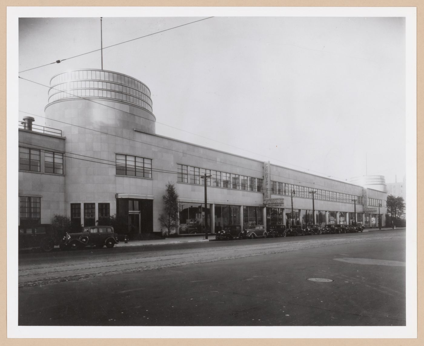 View of the principal façade of the Sales and Service Building, Chrysler Corporation Plymouth and DeSoto divisions, East Jefferson Avenue, Detroit, Michigan