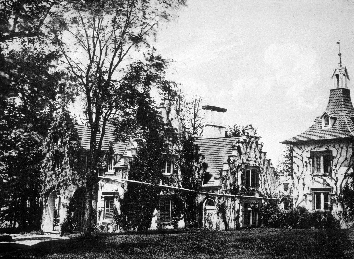 Plate from album ''Villas on the Hudson. A Collection of Photolithographs of Thirty-one Country Residences''