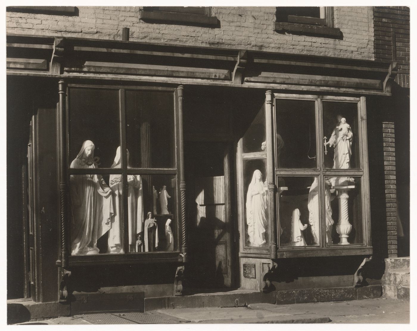Statuary Shop, Water Street, New York City, New York