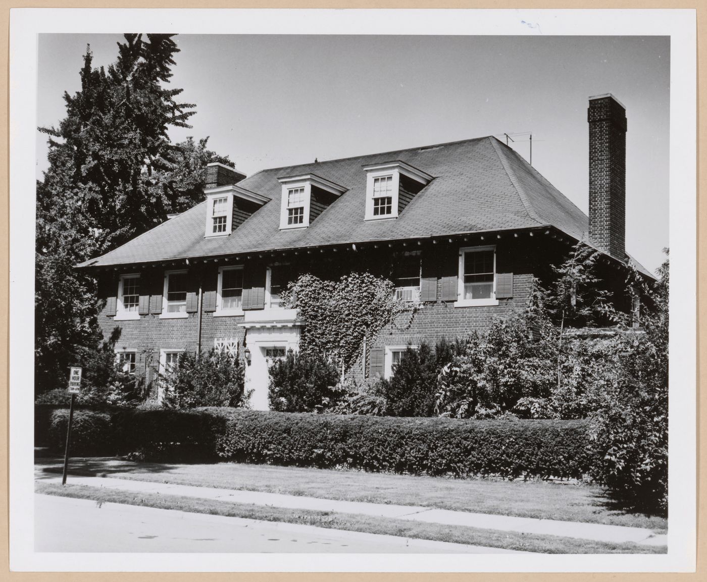 View of the principal façade of the Frank and Robert Kuhn house, McKinley Road, Grosse Pointe Farms, Michigan