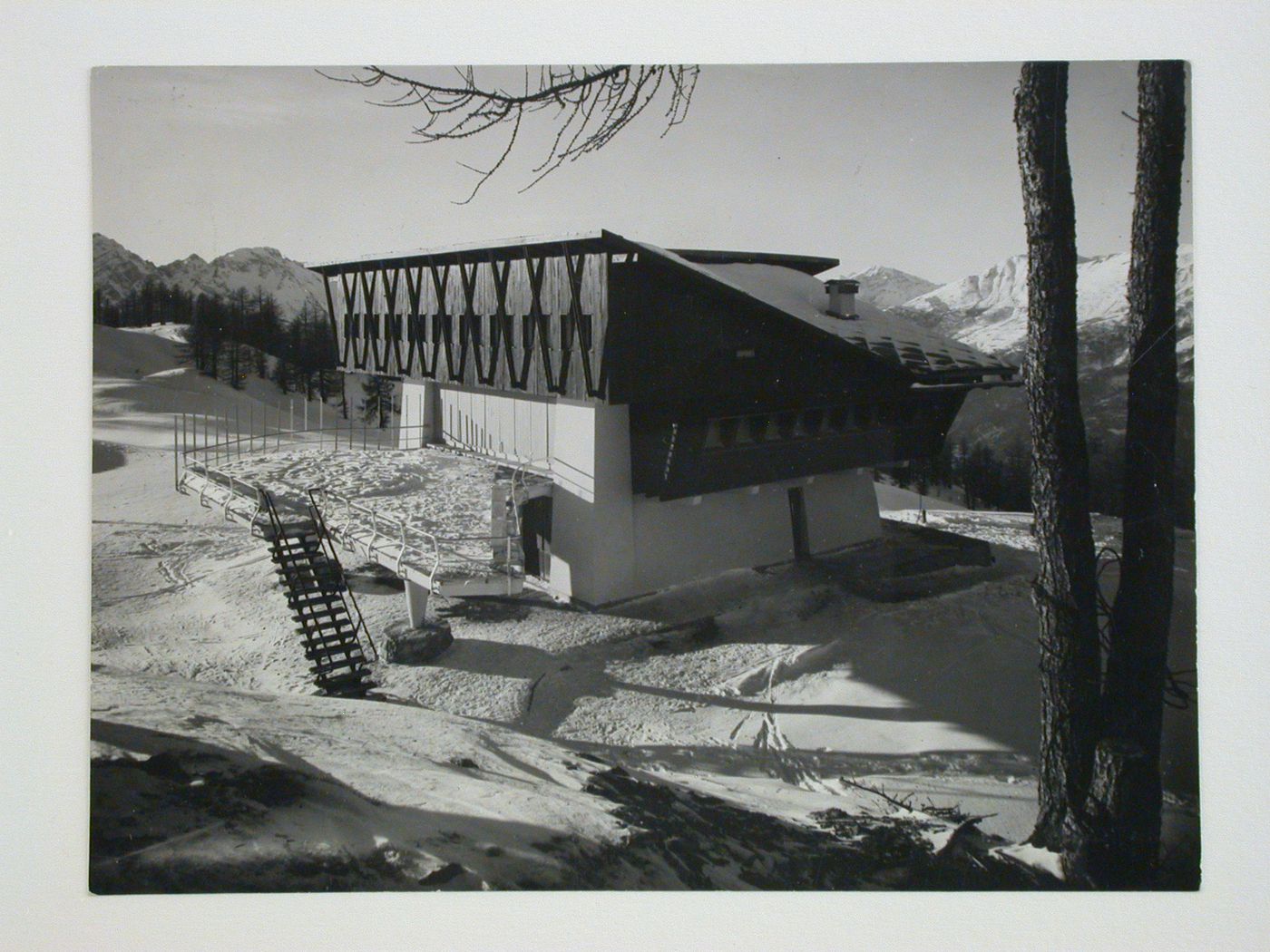 Exterior lateral view of the Stazione-albergo al Lago Nero in winter, Sauze d'Oulx, Italy