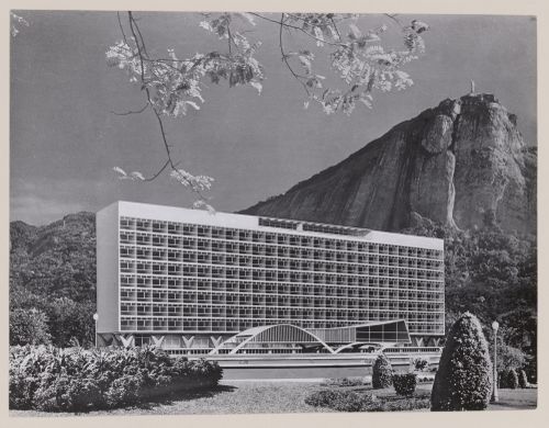 Photomontage of model for Hospital Sul América, Rio de Janeiro, Brazil
