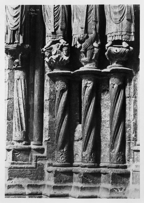 Lower Columns of the Confessor's Bay in the South Portal