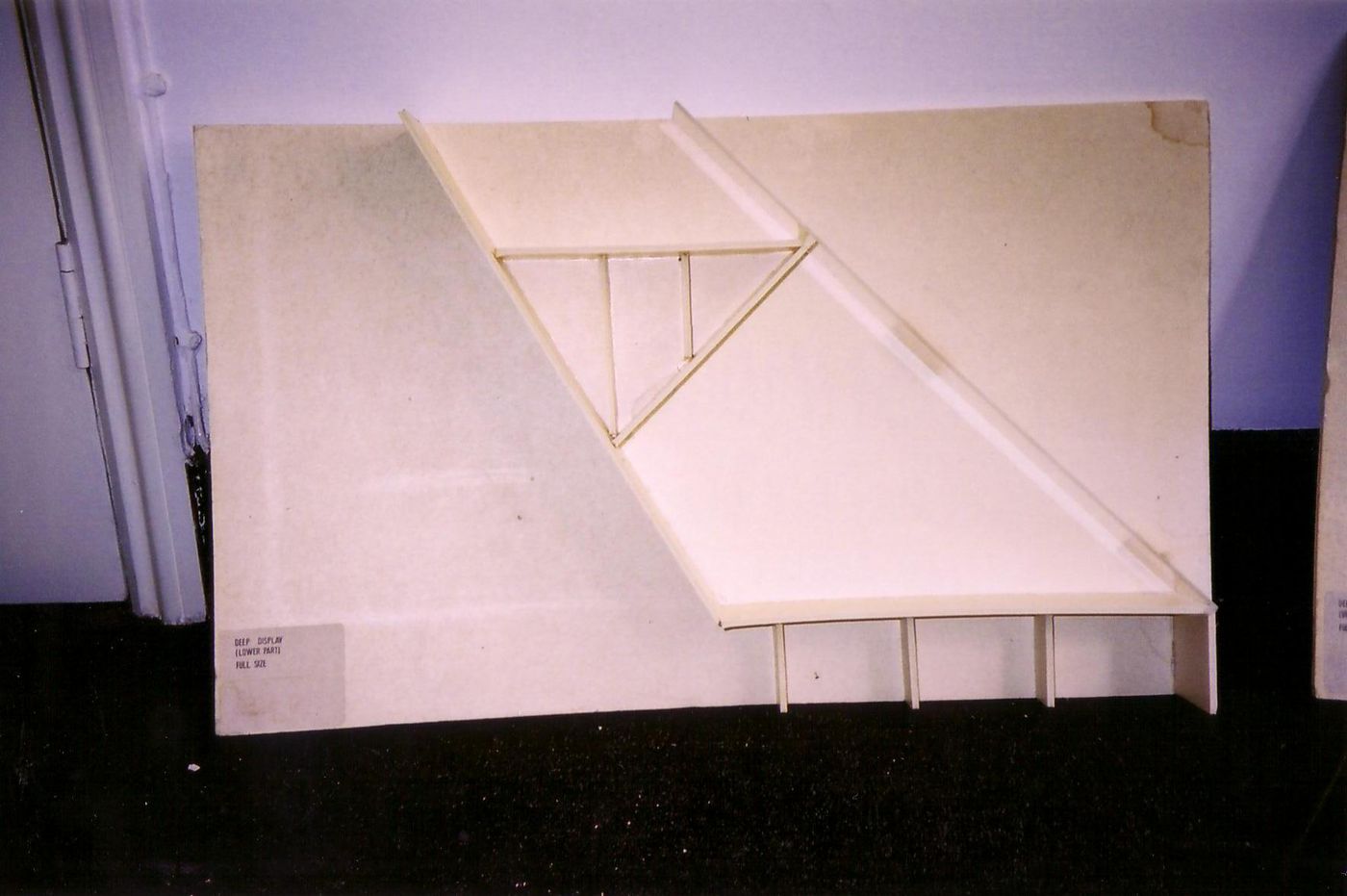 Full-scale cross section model of lower part of deep area of display case