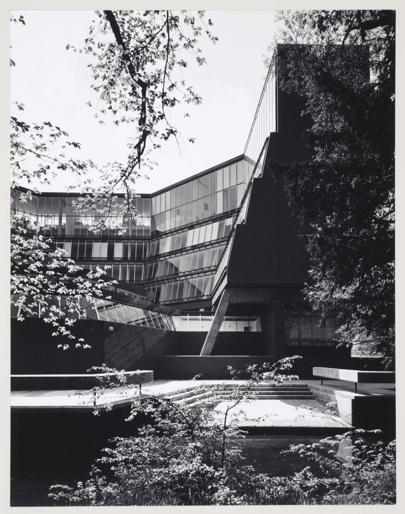 Florey Building, Queen's College, University of Oxford, Oxford, England: exterior view