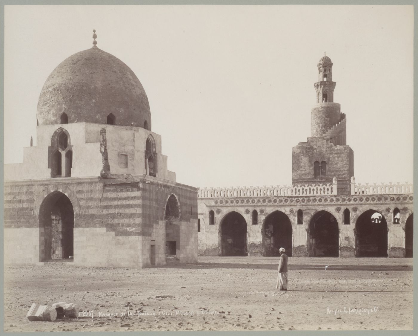 Ibn-Toulon Mosque, courtyard, minaret, dome, Cairo, Egypt