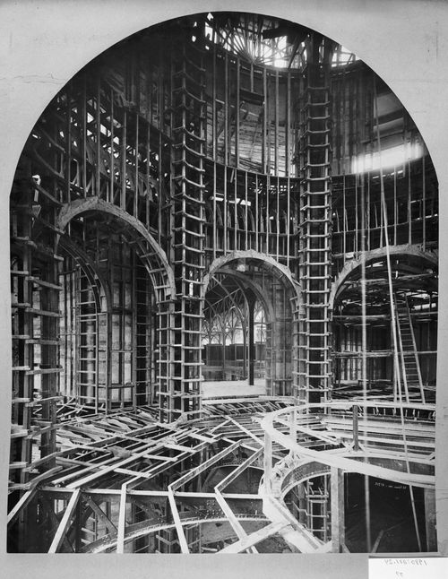 Plate from album ''Exposition universelle de 1900 / Palais du Génie Civil et des moyens de Transport''