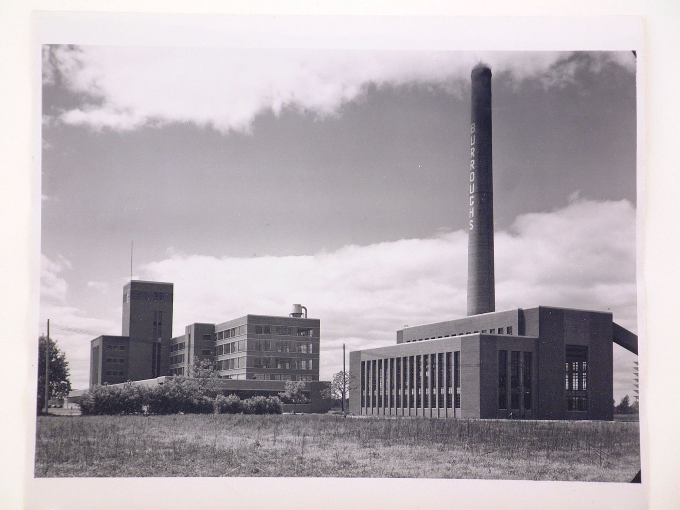 View of the principal and lateral façades of the Administration and Manufacturing Buildings on the left and the Power House on the right, Burroughs Adding Machine Company Assembly Plant, Plymouth, Michigan