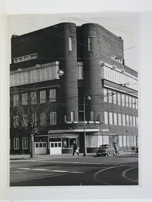 Exterior view, housing black corner of insulindeweg and clelbesstraat, with expresso bar international, Amsterdam, Netherlands