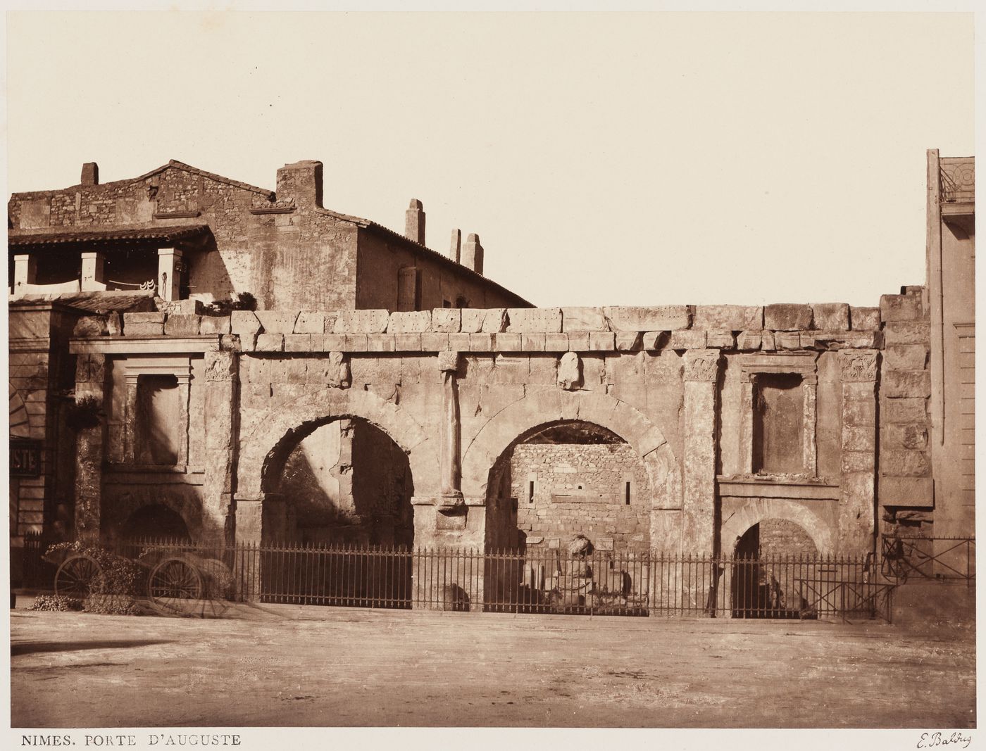 Nîmes. Porte d'Auguste