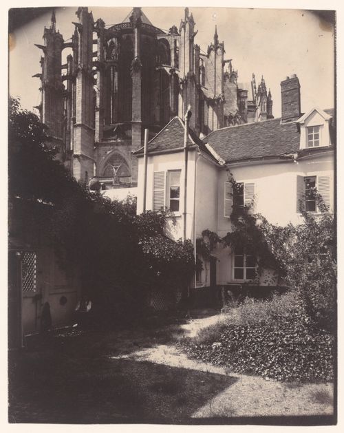 Rue de Sable Gelée, house and garden with Beauvais cathedral in background, Beauvais, France