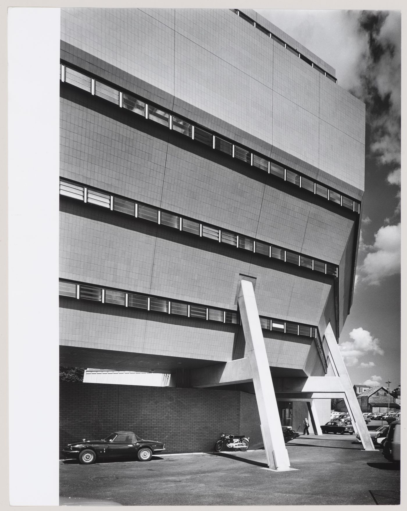 Florey Building, Queen's College, University of Oxford, Oxford, England: exterior view