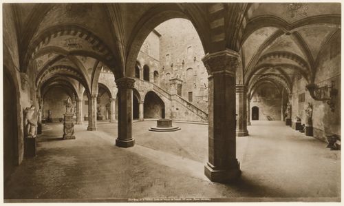 Cortile del Palazzo del Podest (Palazzo del Bargello), Florence, Italy