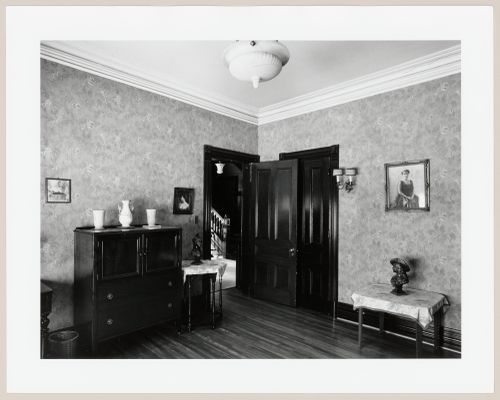 Interior view of a bedroom of Slessor House, 1538 avenue Dr. Penfield, Montréal, Québec
