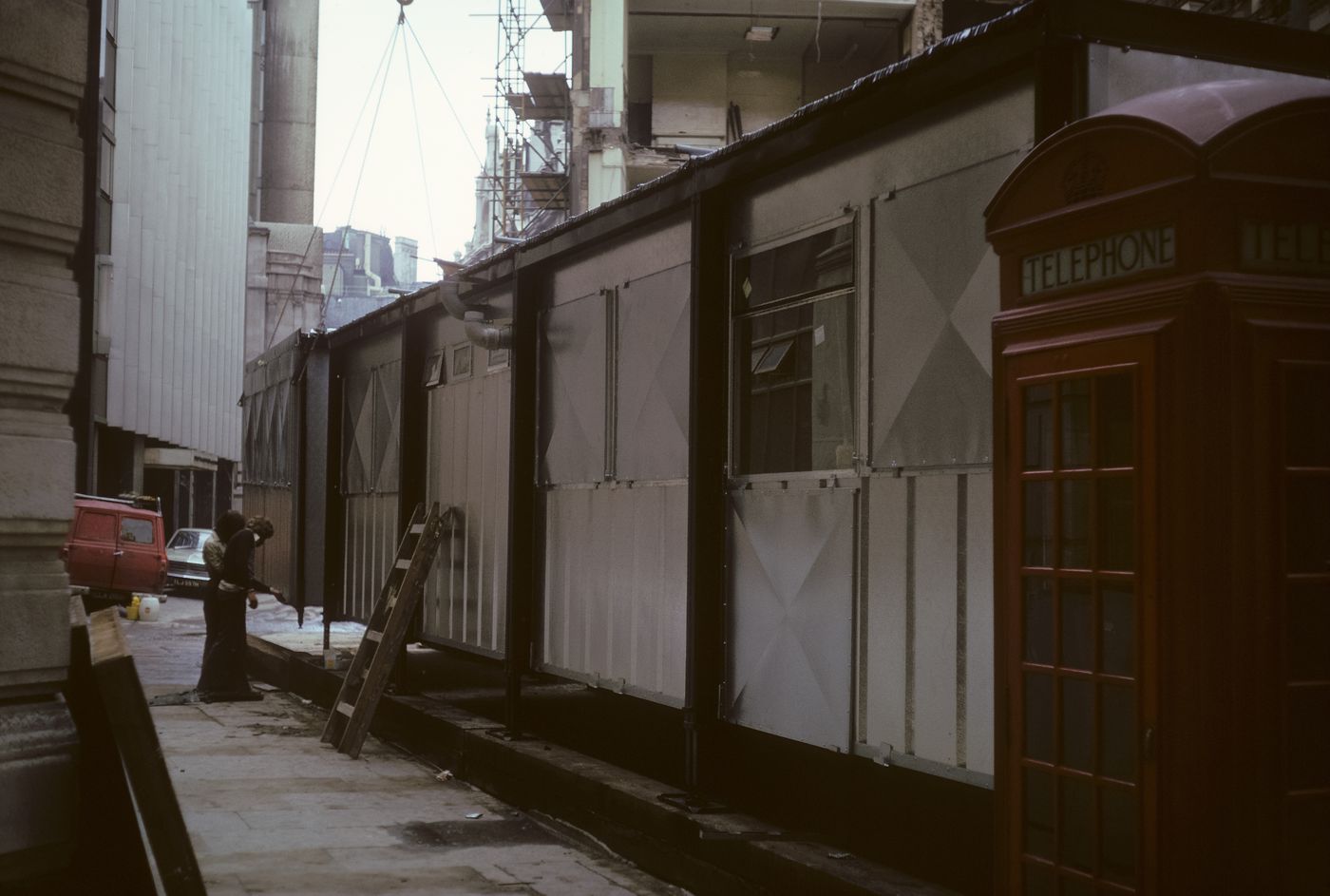 McAppy: view of portable enclosures installed at Angel Court site at 11:30 am