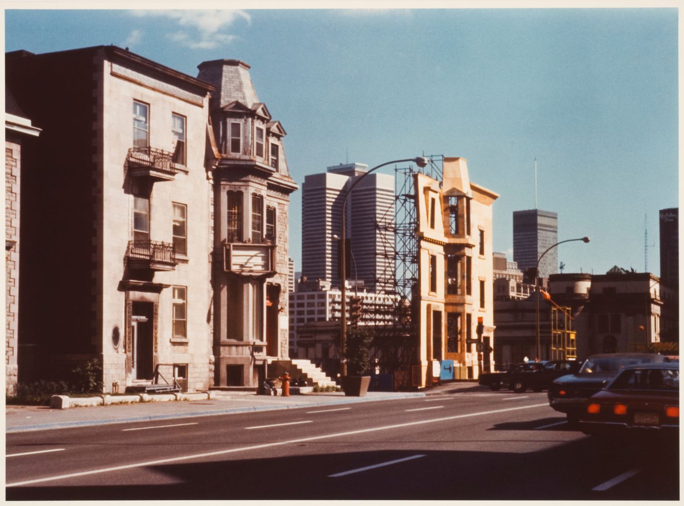 "Les maisons de la rue Sherbrooke", Montréal, Canada, as part of Melvin Charney's project file "Les maisons de la rue Sherbrooke (Corridart)"