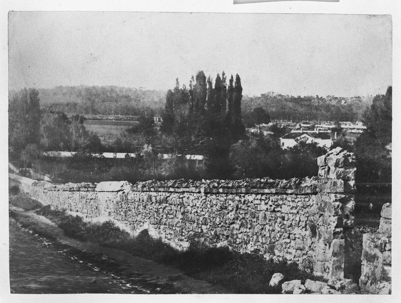 Stone wall in Changy valley, near Fontainebleau, France