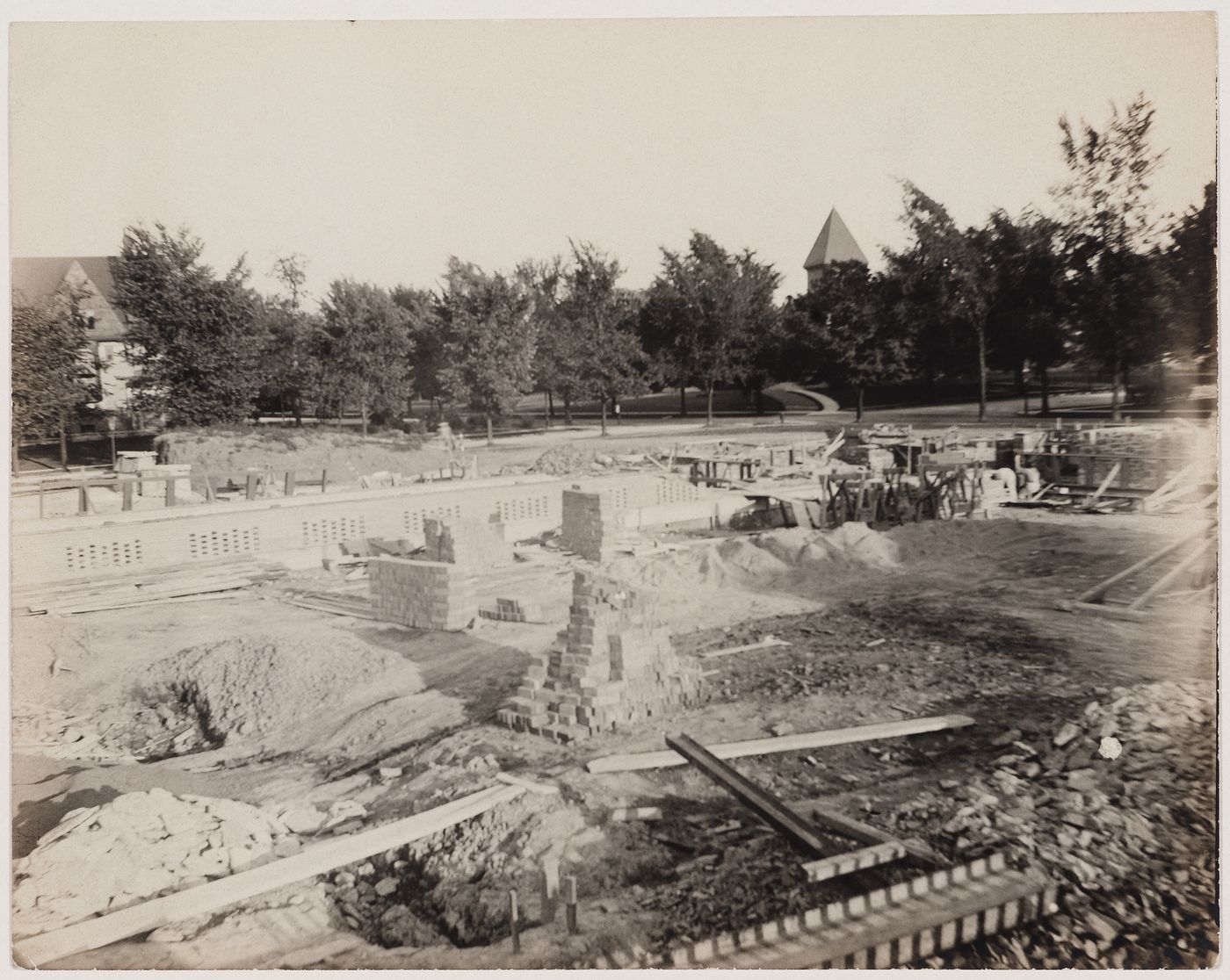 Exterior view of Darwin D. Martin House under construction, Buffalo, New York
