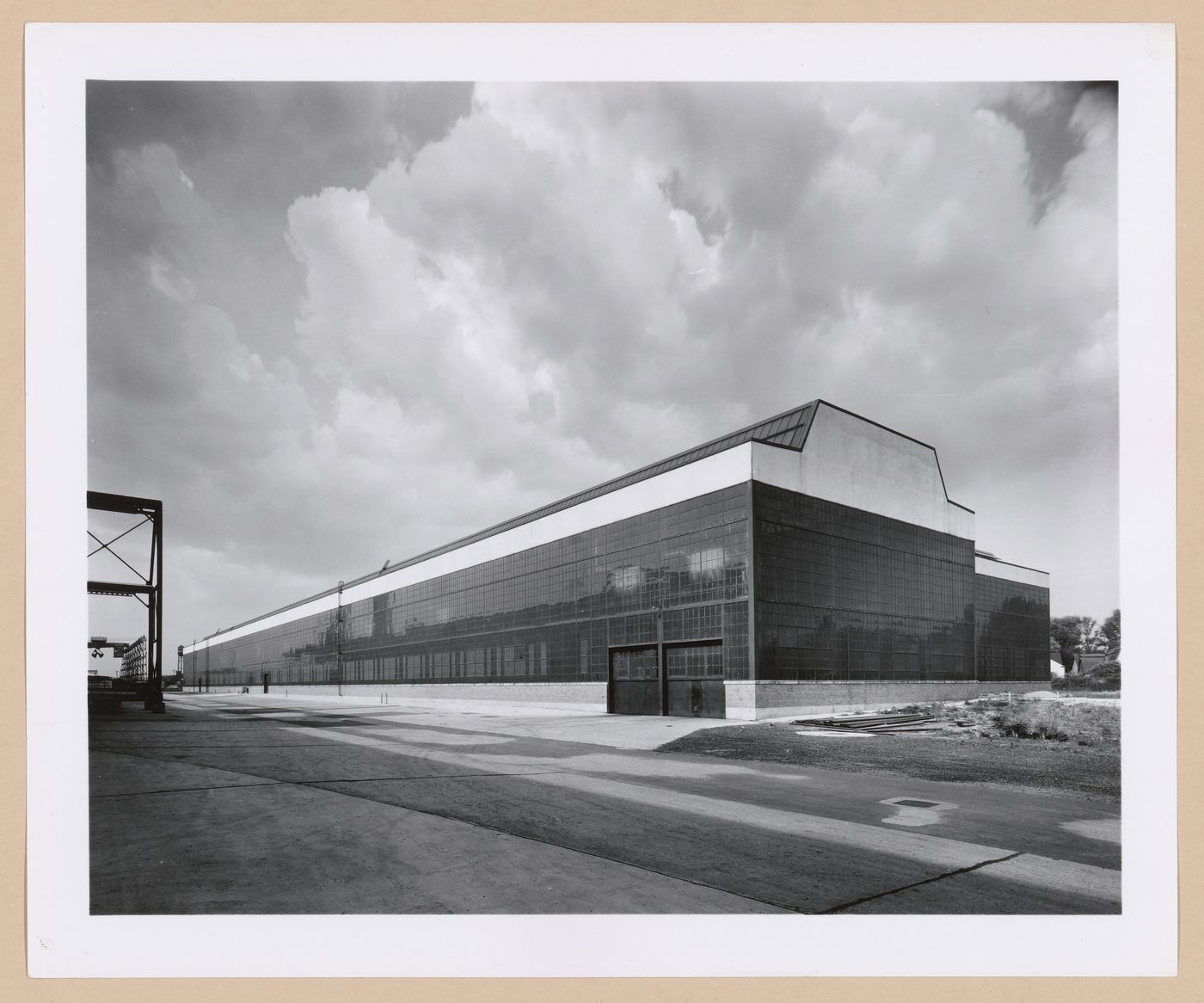 View of the principal and lateral façades of the Press Shop, Chrysler Corporation DeSoto division Automobile Assembly Plant, Wyoming Avenue, Detroit, Michigan