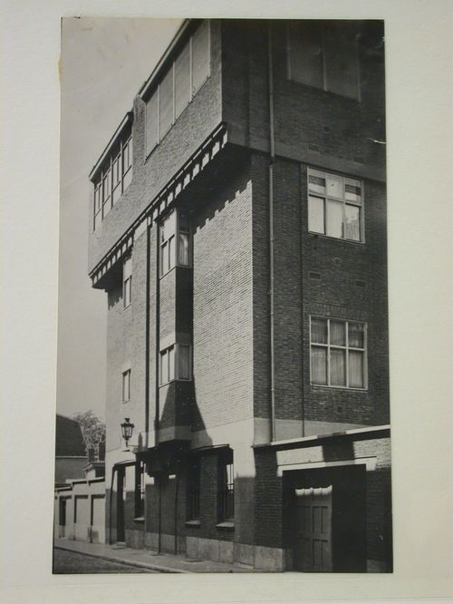 Institut chirurgical à Bruxelles. A. Pompe, architecte