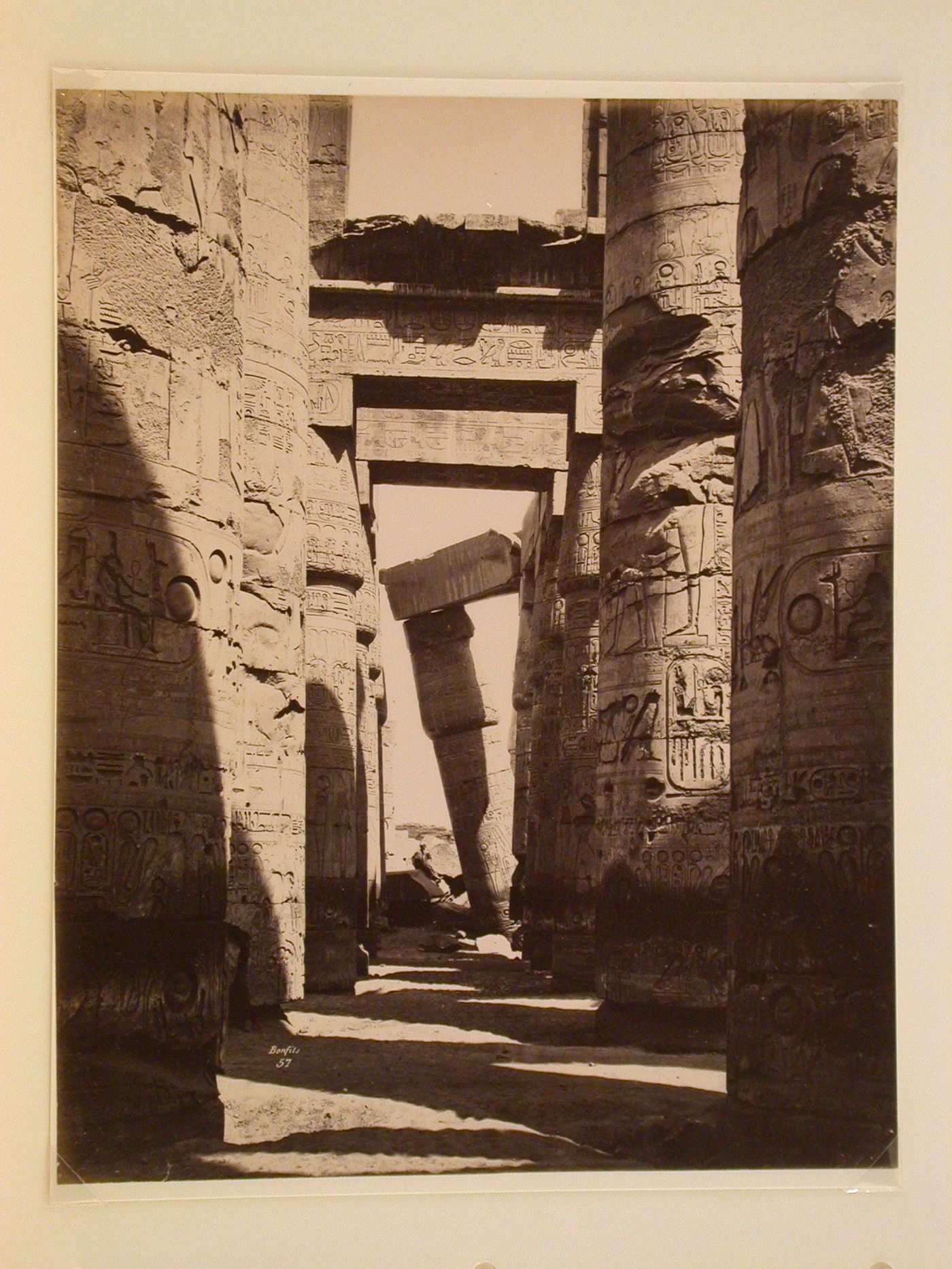 Colonne inclinee du Temple de Karnak, Egypte