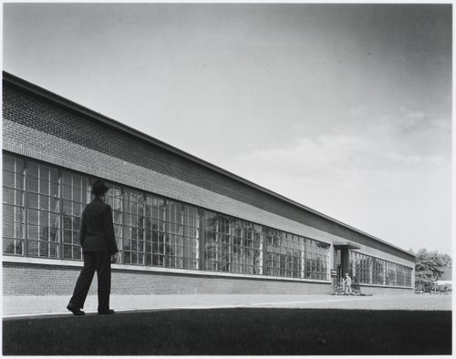 View of the principal façade of the addition to the Administration Building, Borg-Warner Corporation Long Manufacturing Company division Assembly [?] Plant, Detroit, Michigan