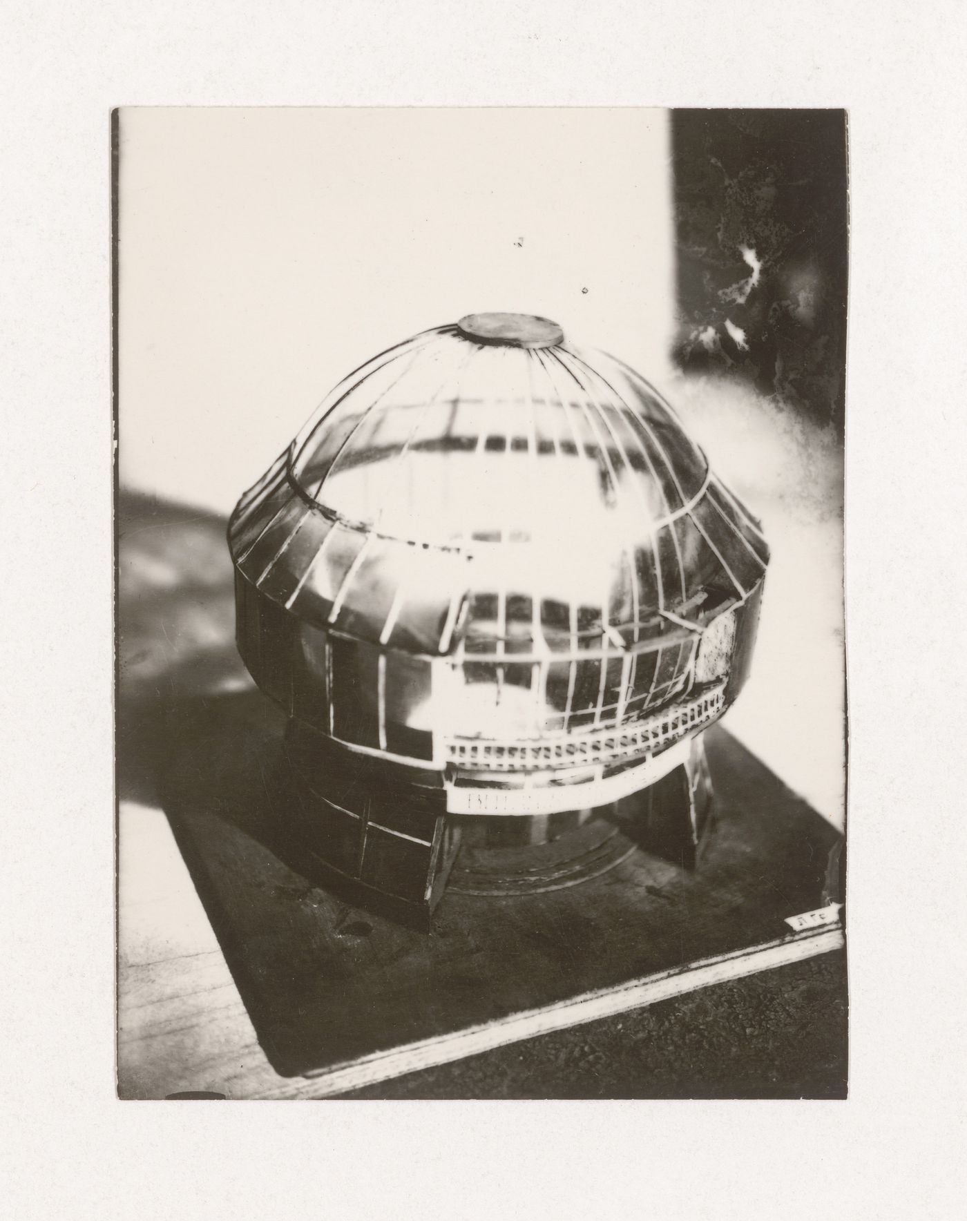 Photograph of a student model for a botanical pavilion by L. Grinshpun for the topic "Exercise on Finding Mass and Weight. Exhibition Pavilion" for the "Space" course at the Vkhutein (Moscow Higher Technical Institute), Moscow