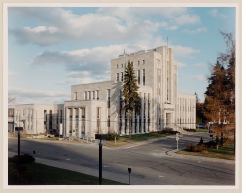 Shawinigan city hall, looking southeast from the corner of 6e rue and avenue des Cèdres
