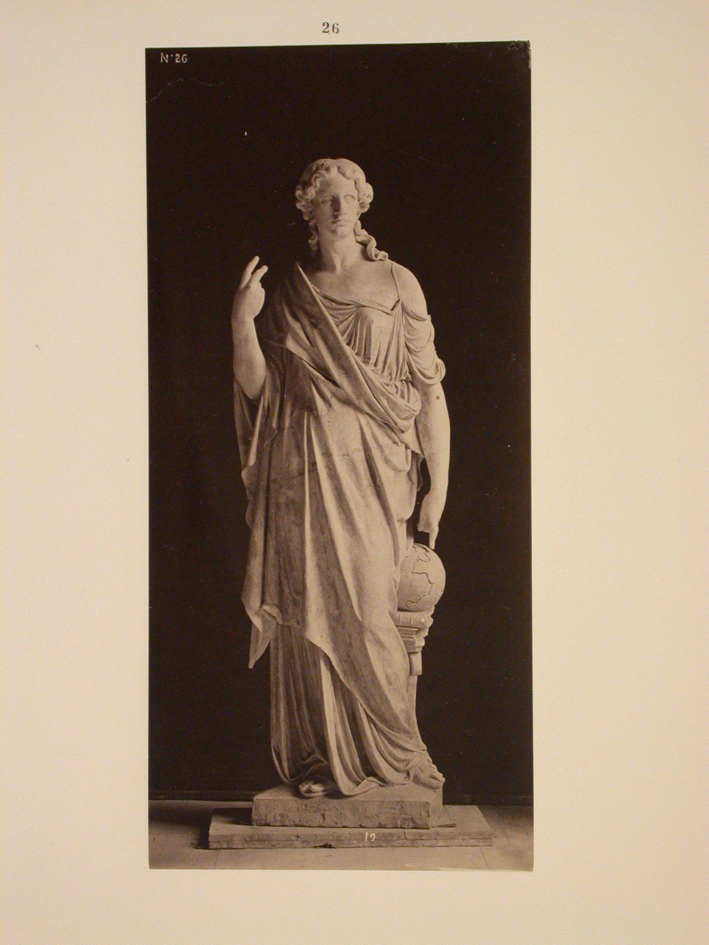 Statues dans le Grand foyer. La Science [de] Marcelin