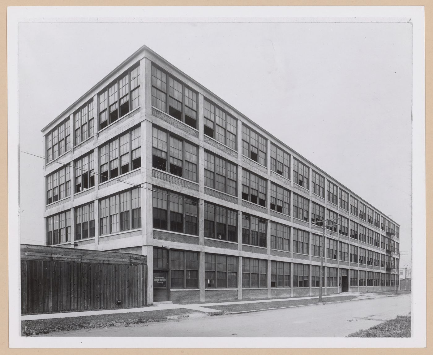 View of the principal and lateral façades of the Grabowsky Power Wagon Company Assembly Plant, Detroit, Michigan