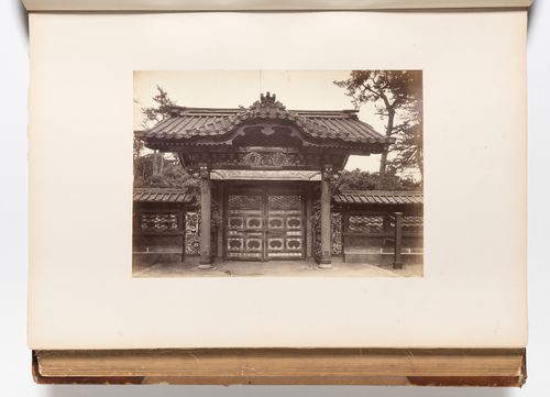 View of the Chokugakumon gate of the Bunshoin Mausoleum complex, Zojoji Temple complex, Edo (now Tokyo), Japan