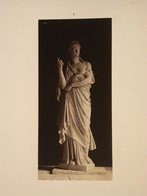 Statues dans le Grand Foyer. L'Imagination [de] Bourgeois