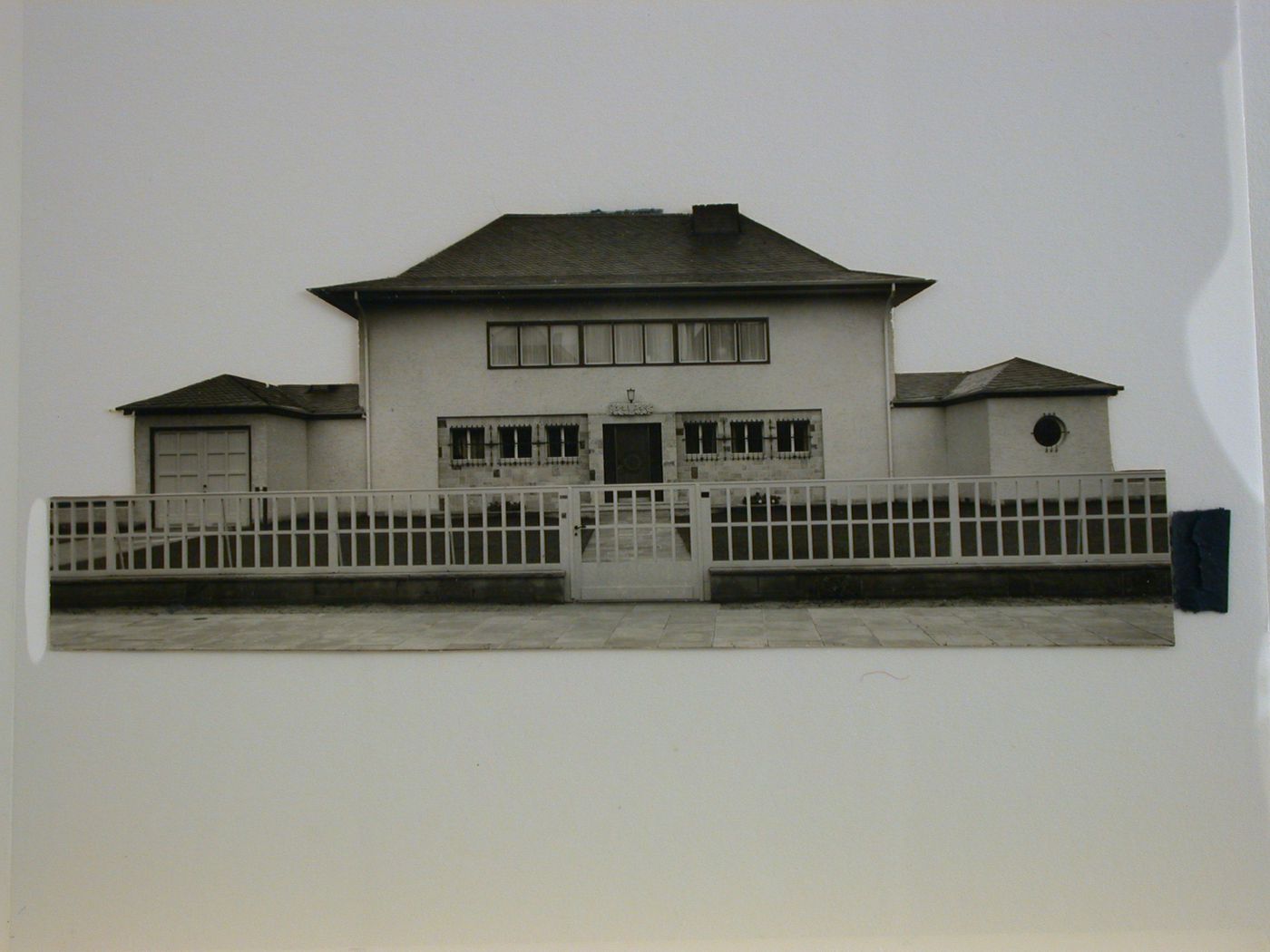 Façade and fence with gateway of Haus H.B., Minden, Germany