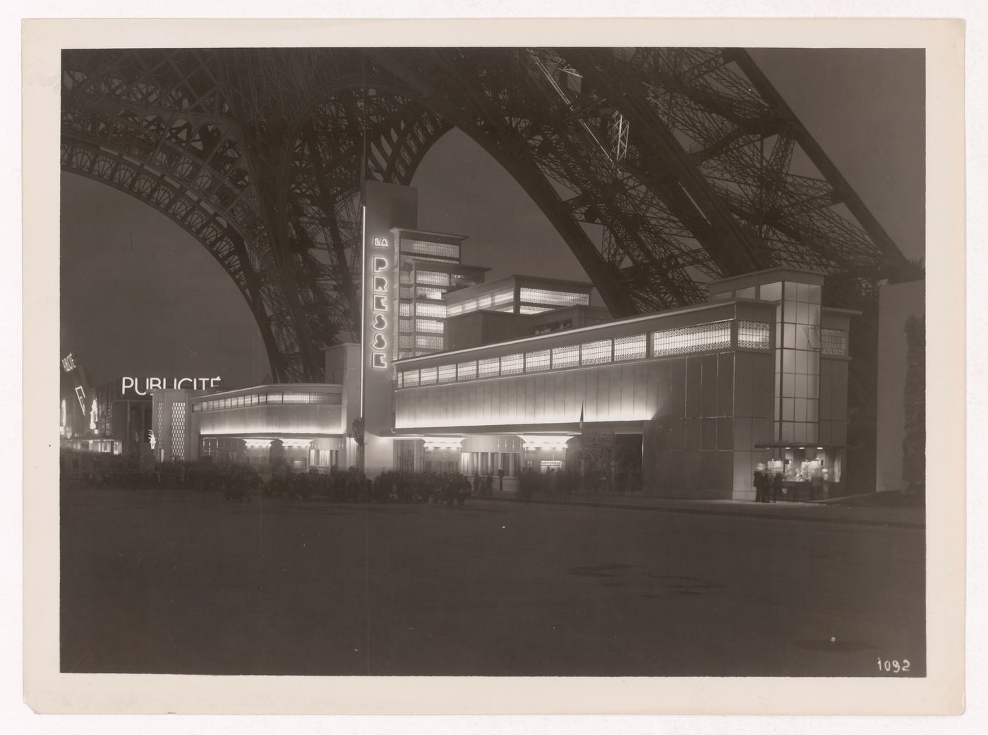Night view of the Pavillon de la Presse with the Tour Eiffel in the background, 1937 Exposition internationale, Paris, France