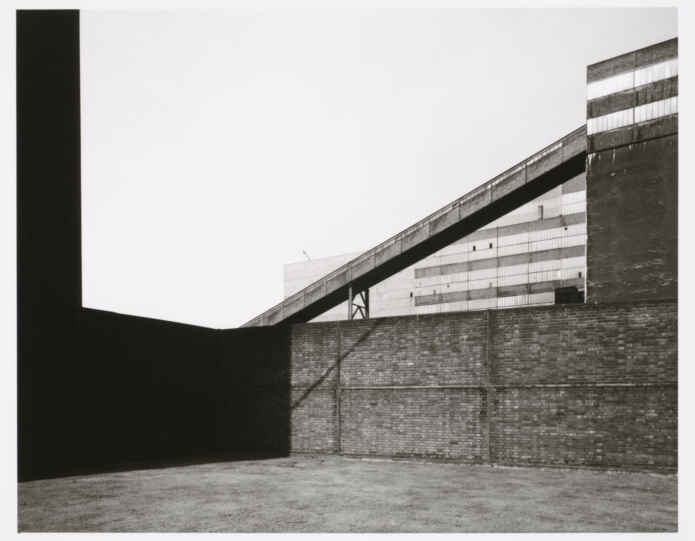 View of a conveyor gallery and mine buildings of Zeche Zollverein Pit No. 12 [Colliery Zollverein Pit No. 12], Stoppenberg and Katernberg, Essen, Germany