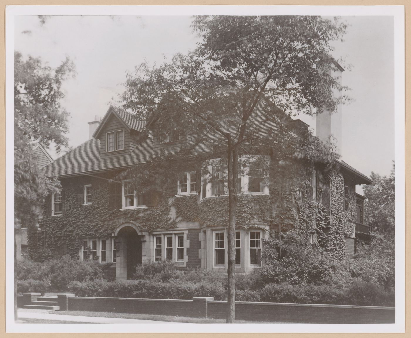View of the principal and lateral façades of the Albert Kahn house (now the headquarters for the Urban League), 208 Mack Avenue, Detroit, Michigan