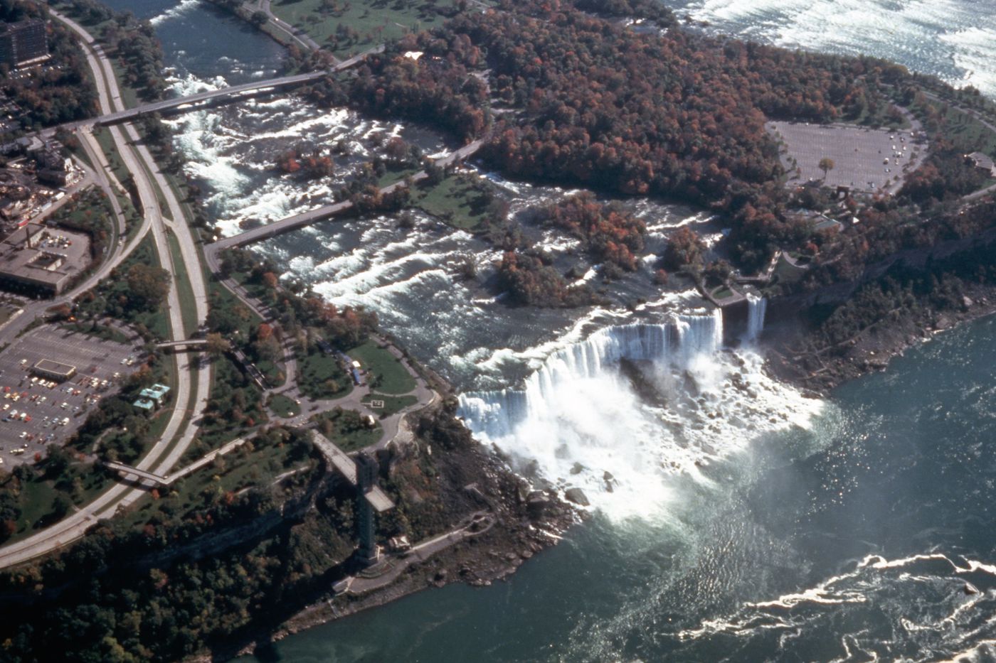Photograph of Niagara Falls for research for Olmsted: L'origine del parco urbano e del parco naturale contemporaneo