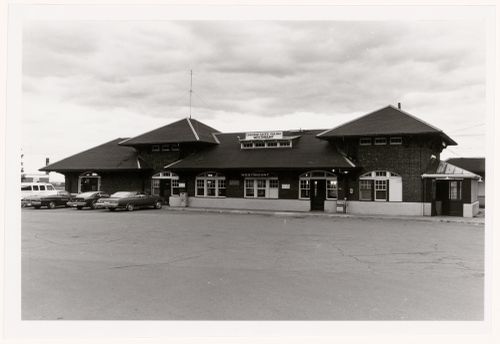 View of the principal façade of the Canadian Pacific Railway Station (now derelict), 4848 Sainte-Catherine Street, Westmount, Québec