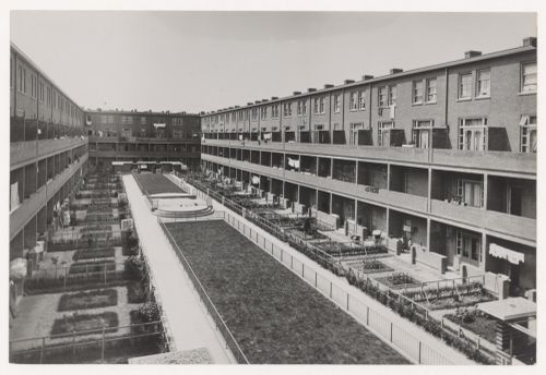 Exterior view of Tusschendijken Housing Estate showing a courtyard, Rotterdam, Netherlands