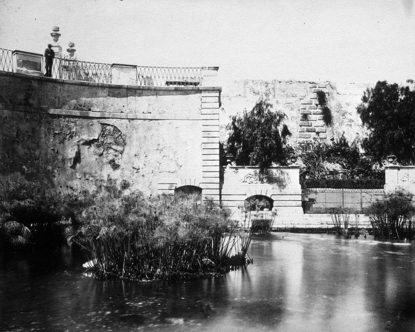 Plate from album ''Views of Italy, Monaco, Algers, Lisbonne, Gibraltar and Montserrat by various photographers''