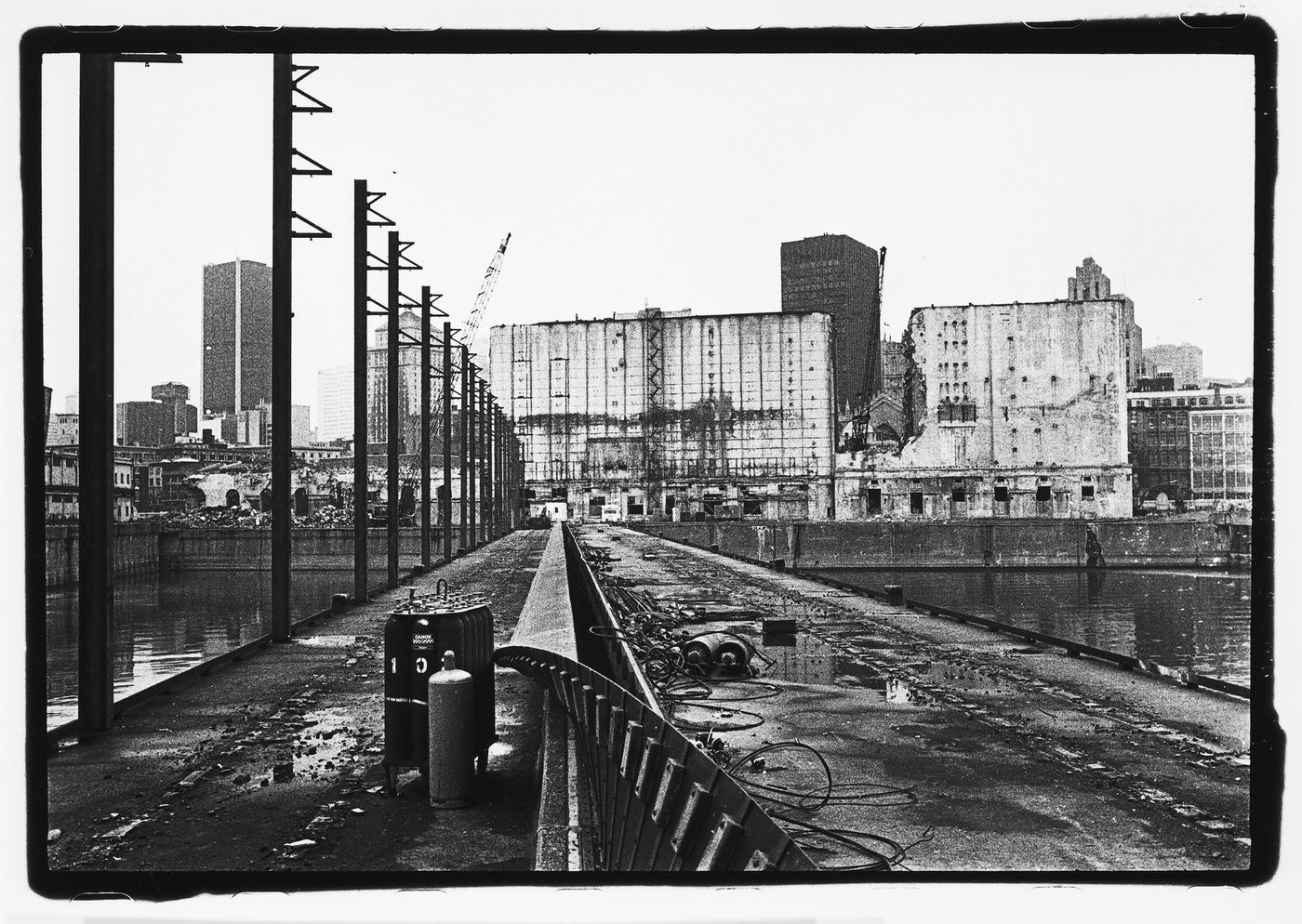 Demolition des Silos du Port de Montreal