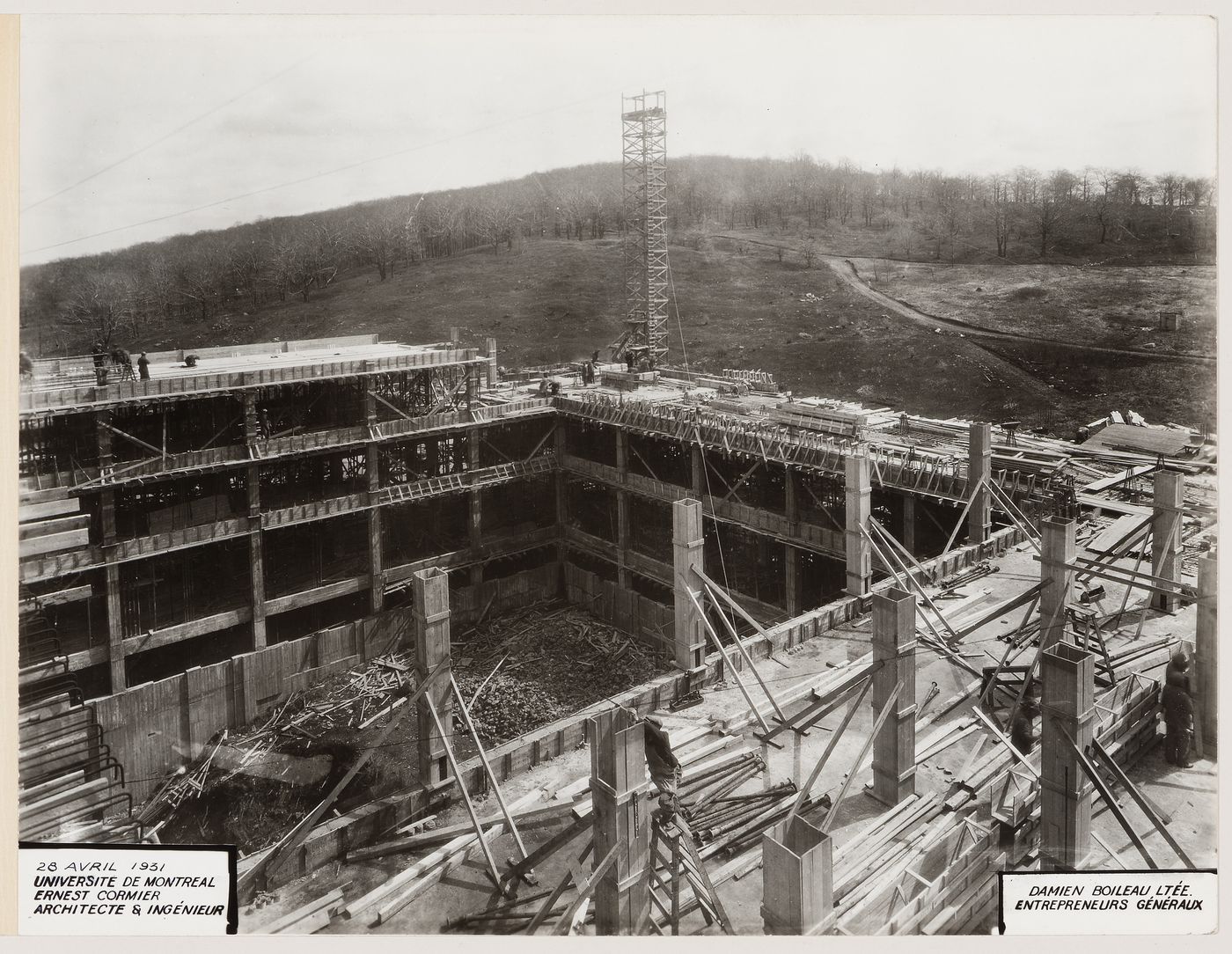 Photographie des travaux de construction, Pavillon principal et campus, Université de Montréal, Montréal, Canada