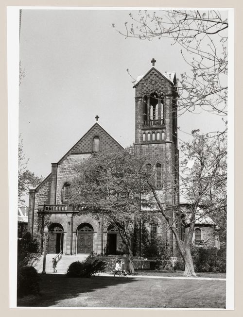 View of the principal façade of Saint-Léon de Westmount Church, 4311 de Maisonneuve Boulevard, Westmount, Québec