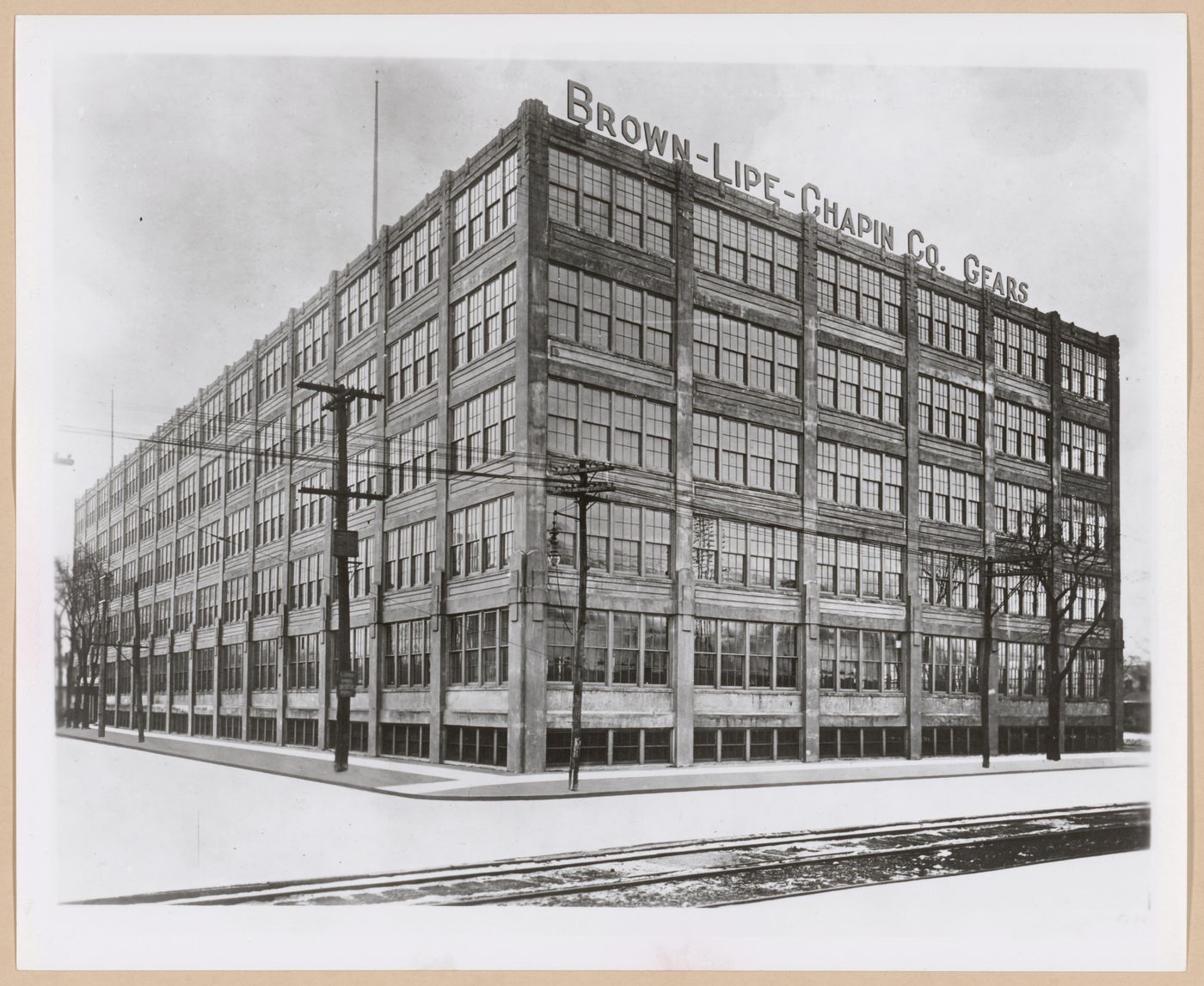 View of the principal and lateral façades of the Brown Lipe Chapin Company Gears Building, Syracuse, New York