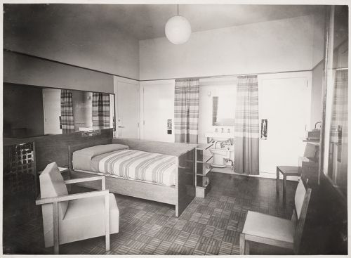 Vue d'une chambre de gouvernante, Villa Cavrois à Croix, France