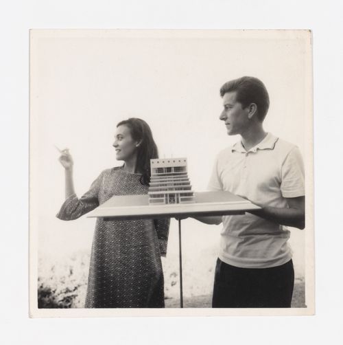 Photograph of models for Viviendas en el espacio, Buenos Aires, Argentina