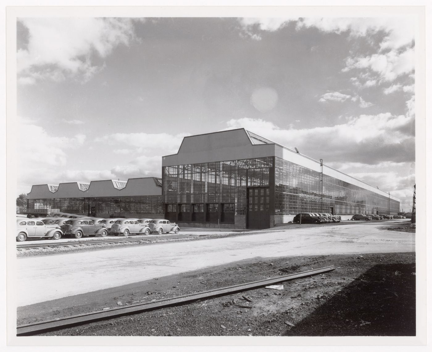 View of the principal and lateral façades of the Press Shop of the Tank Arsenal, Chrysler Corporation DeSoto division, Detroit, Michigan