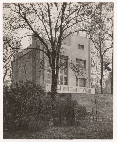 Exterior view of the Collinet hôtel particulier, and brick gate, Boulogne-Billancourt, France