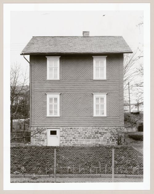 View of the principal façade of the framework house at 1 Sieben Eichen, Allenbach, Germany