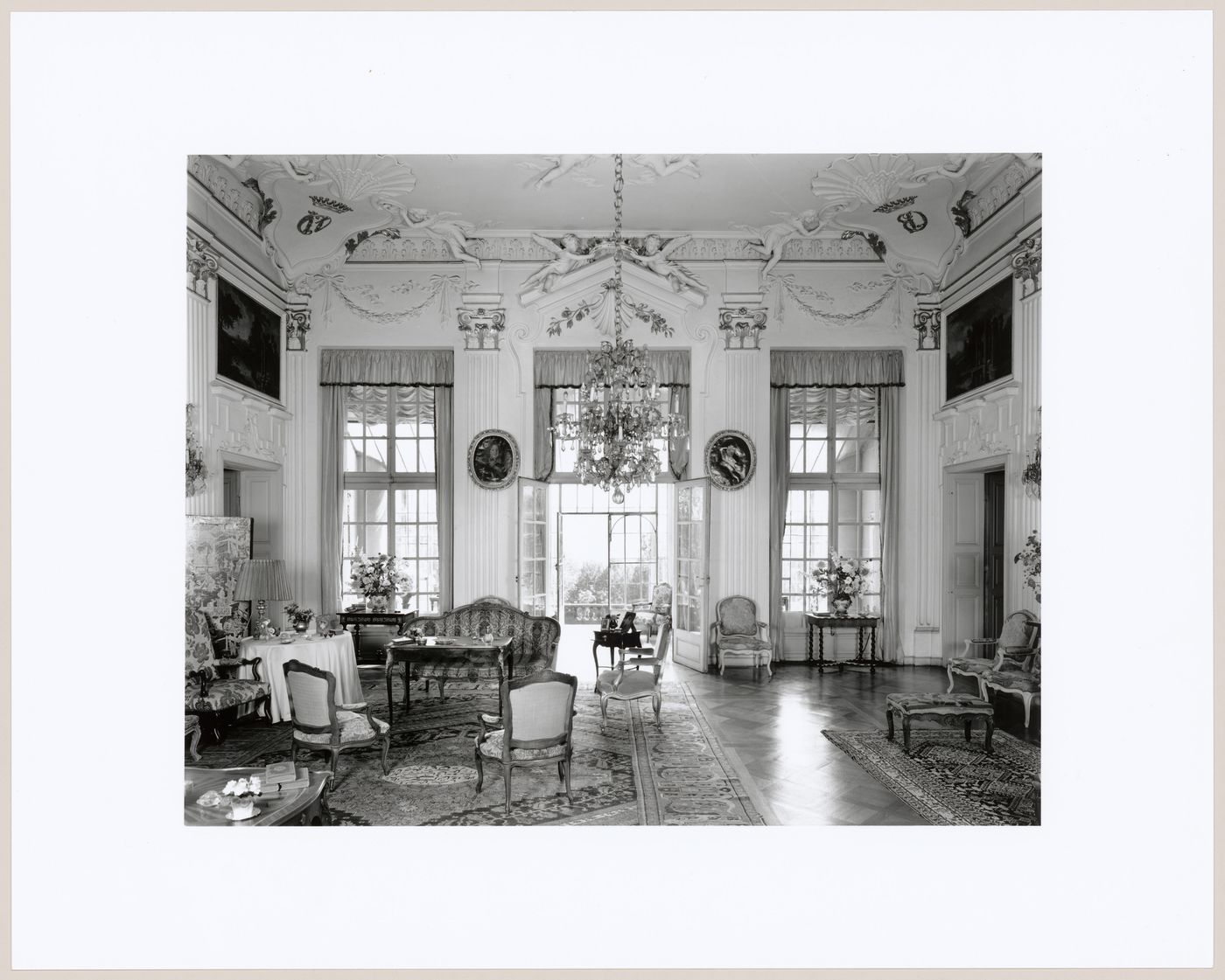 Vue du grand salon du Château de la Poya, Fribourg, Suisse